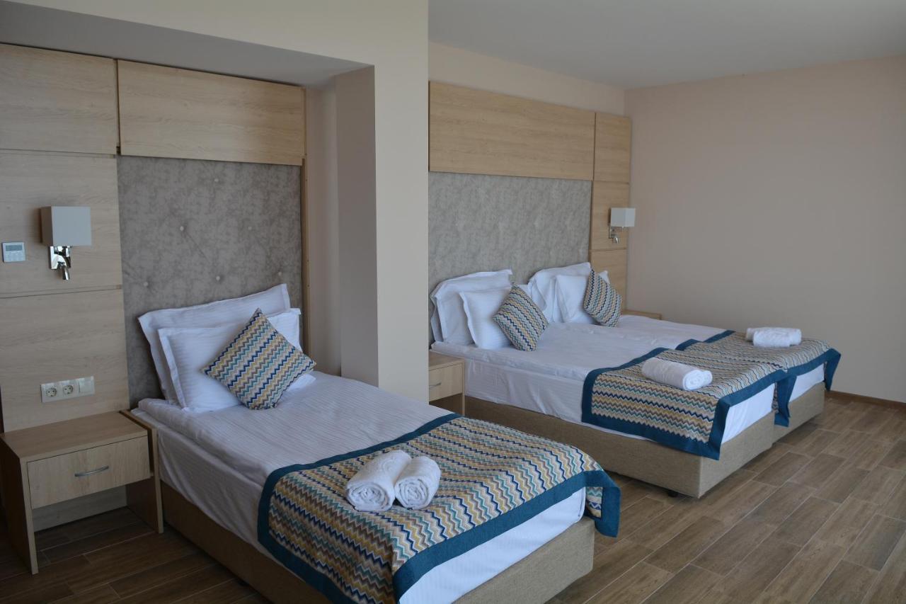 Royal Grand And 4* קברנה